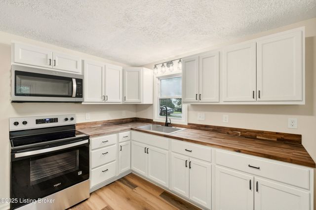 624 W Elm Rd, Radcliff, KY 40160