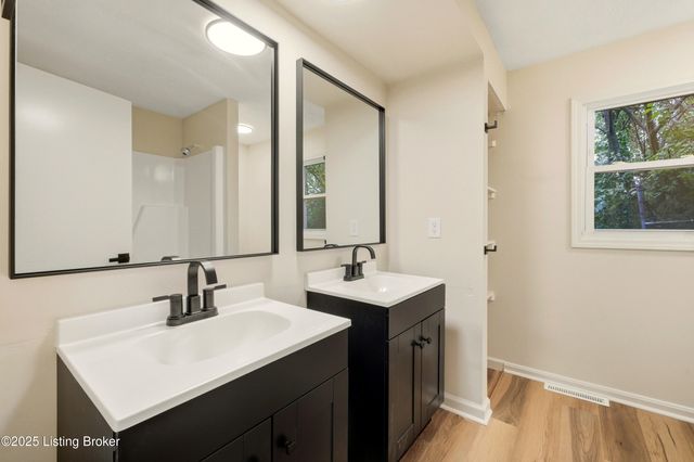 624 W Elm Rd, Radcliff, KY 40160