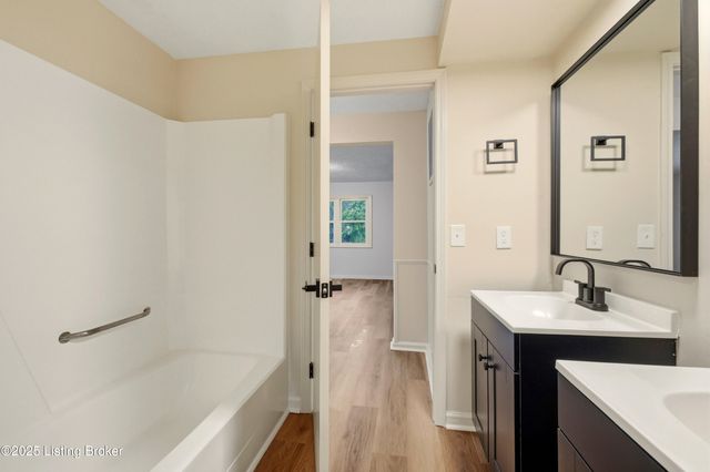 624 W Elm Rd, Radcliff, KY 40160