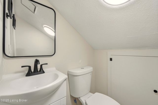 624 W Elm Rd, Radcliff, KY 40160