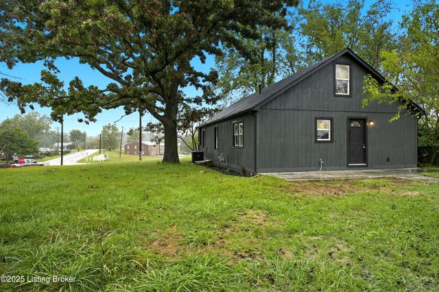 624 W Elm Rd, Radcliff, KY 40160