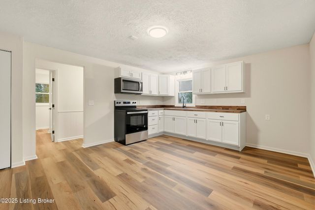 624 W Elm Rd, Radcliff, KY 40160