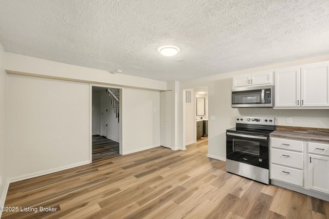 624 W Elm Rd, Radcliff, KY 40160