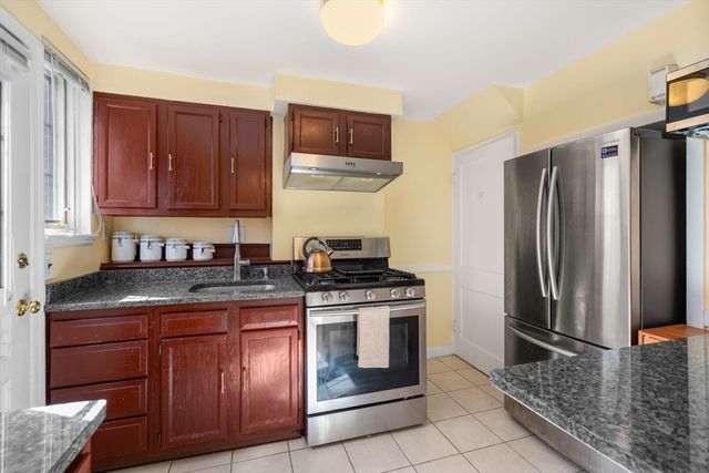 38 Grant Ave 38, Watertown, MA 02472