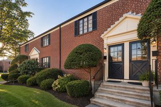 38 Grant Ave 38, Watertown, MA 02472