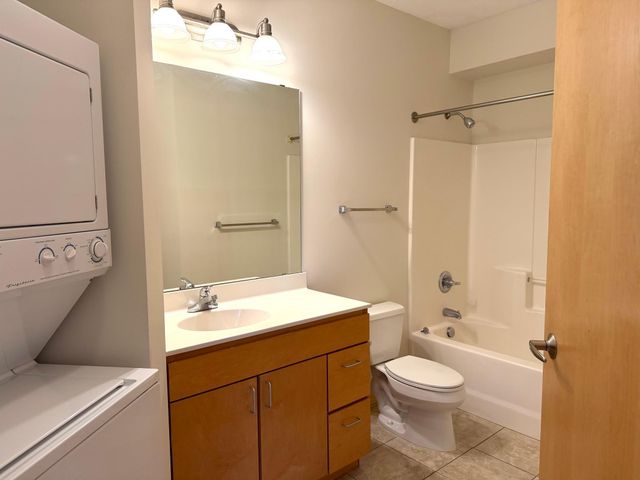 2600 University Avenue SE 106, Minneapolis, MN 55414