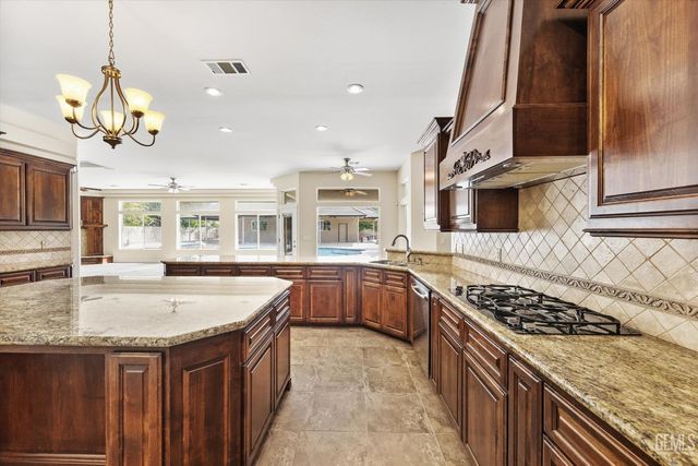 14637 Tribute Way, Bakersfield, CA 93314