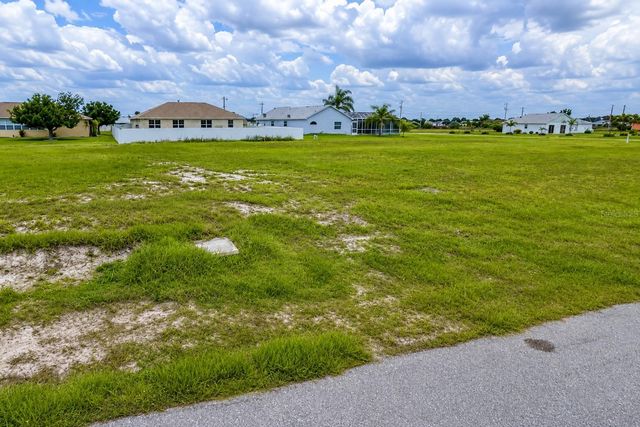 2524 NW 7TH STREET, Cape Coral, FL 33993