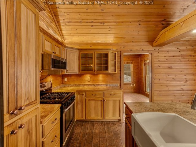 258 Erickson Drive, Gallipolis Ferry, WV 25515