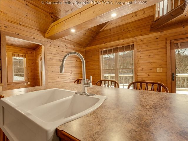 258 Erickson Drive, Gallipolis Ferry, WV 25515