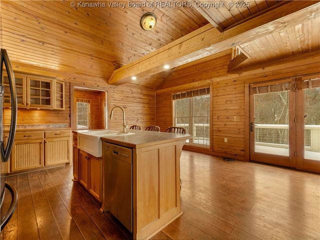 258 Erickson Drive, Gallipolis Ferry, WV 25515