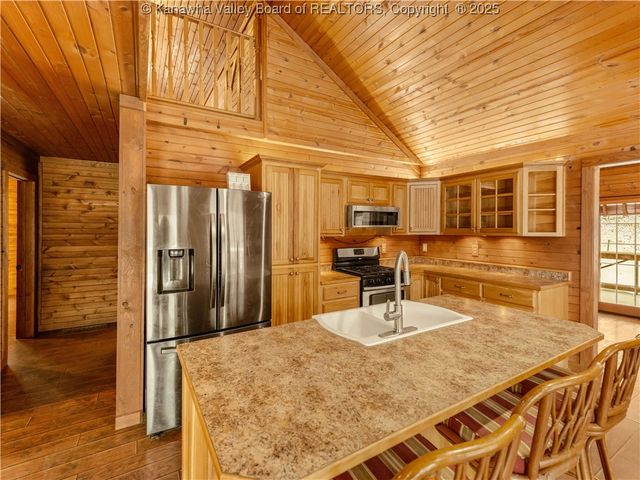258 Erickson Drive, Gallipolis Ferry, WV 25515