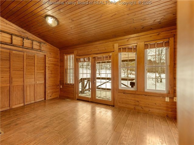 258 Erickson Drive, Gallipolis Ferry, WV 25515