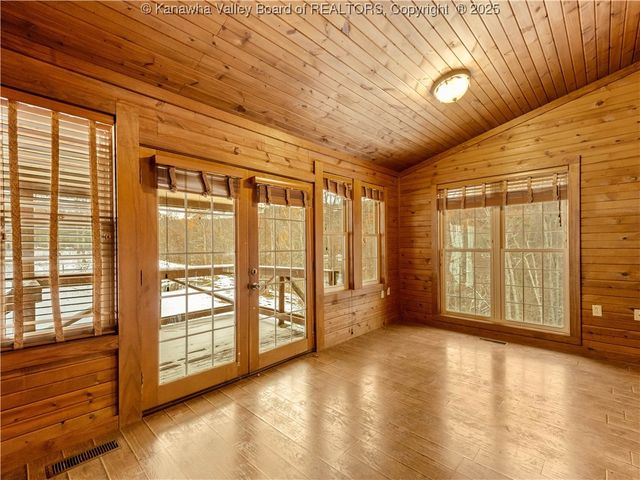 258 Erickson Drive, Gallipolis Ferry, WV 25515