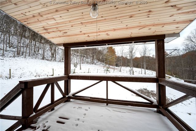 258 Erickson Drive, Gallipolis Ferry, WV 25515