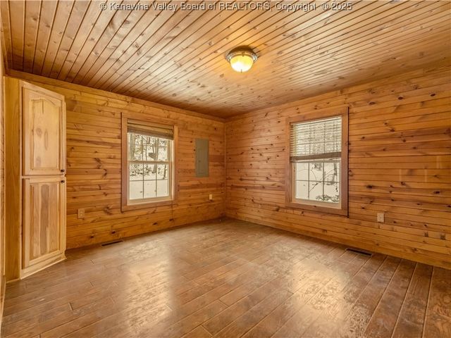 258 Erickson Drive, Gallipolis Ferry, WV 25515