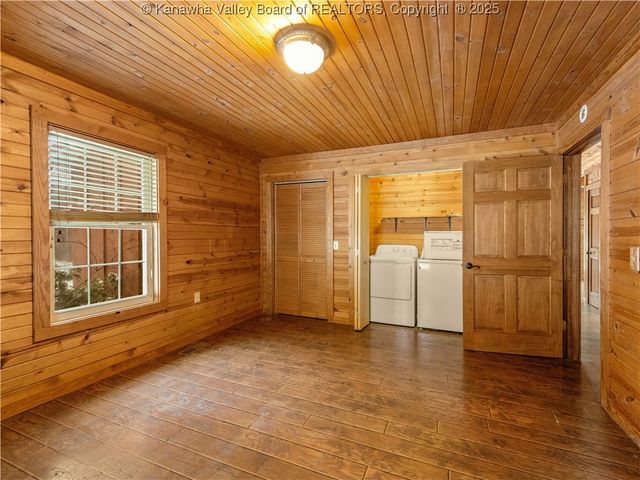 258 Erickson Drive, Gallipolis Ferry, WV 25515
