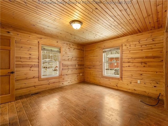258 Erickson Drive, Gallipolis Ferry, WV 25515