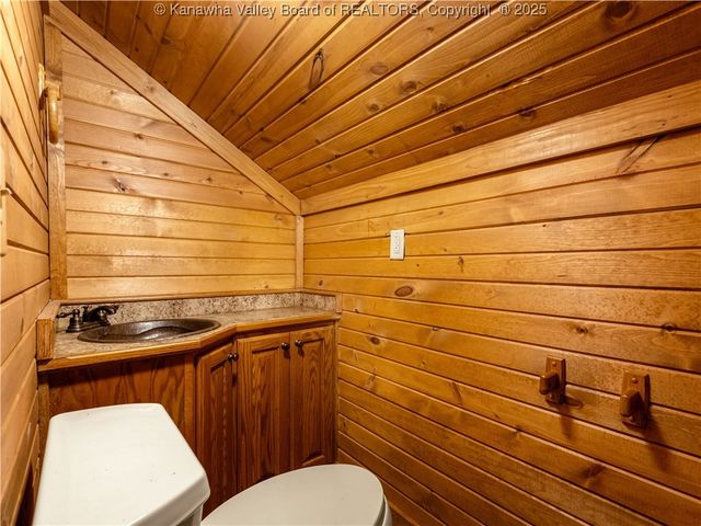 258 Erickson Drive, Gallipolis Ferry, WV 25515