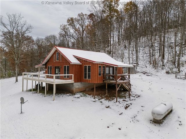 258 Erickson Drive, Gallipolis Ferry, WV 25515