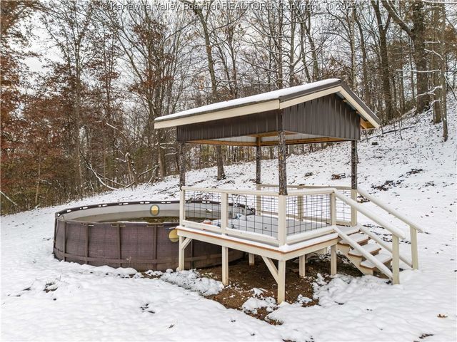 258 Erickson Drive, Gallipolis Ferry, WV 25515