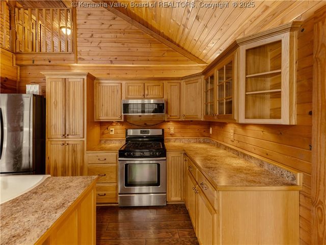 258 Erickson Drive, Gallipolis Ferry, WV 25515