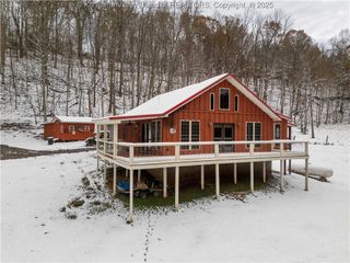 258 Erickson Drive, Gallipolis Ferry, WV 25515