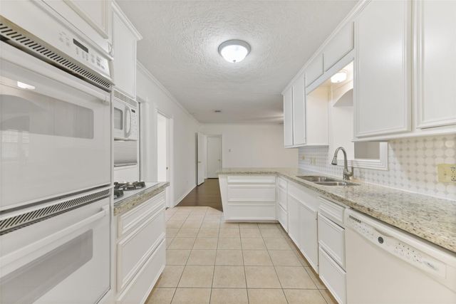 10515 Eddystone Drive, Houston, TX 77043