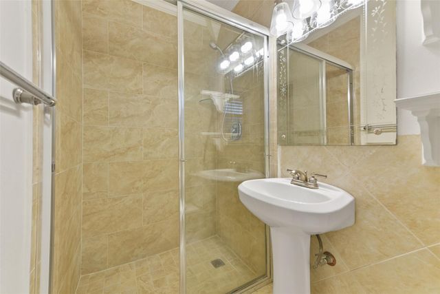 10515 Eddystone Drive, Houston, TX 77043