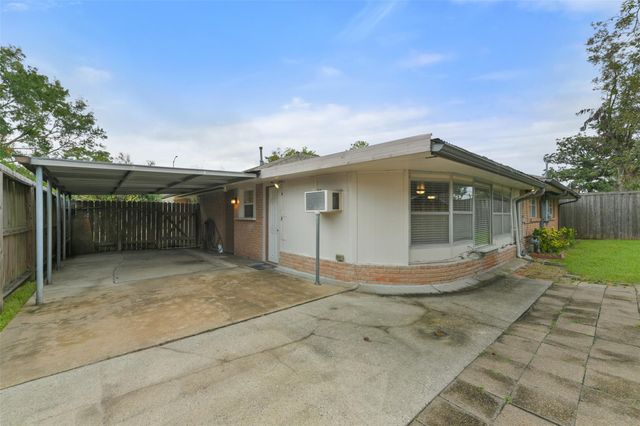 10515 Eddystone Drive, Houston, TX 77043