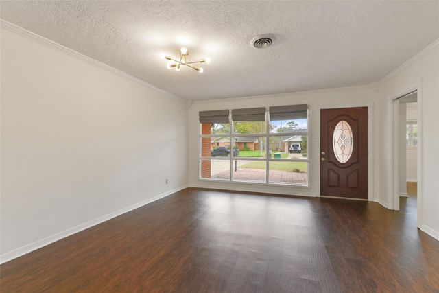 10515 Eddystone Drive, Houston, TX 77043