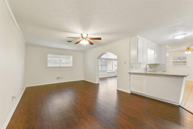 10515 Eddystone Drive, Houston, TX 77043