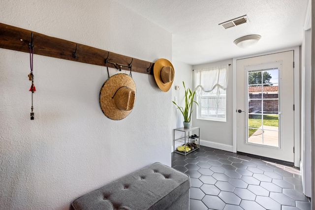 543 J St, Lincoln, CA 95648