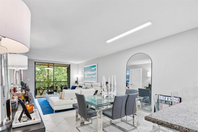 6800 Cypress Rd 513, Plantation, FL 33317