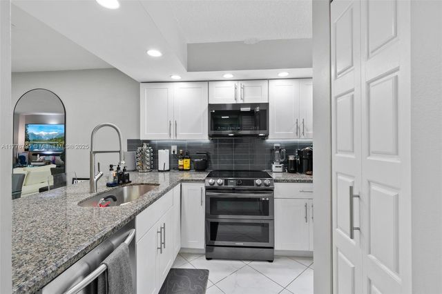 6800 Cypress Rd 513, Plantation, FL 33317
