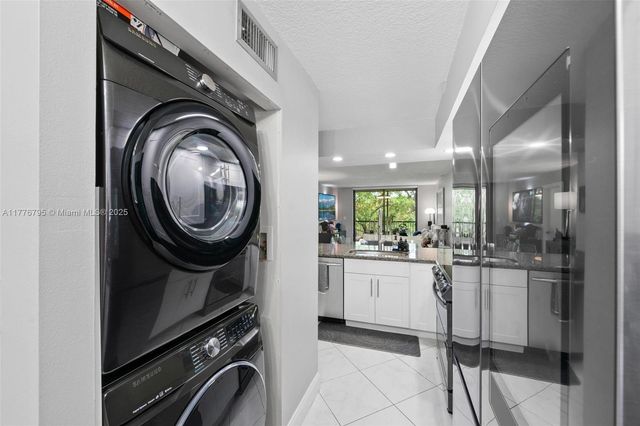 6800 Cypress Rd 513, Plantation, FL 33317