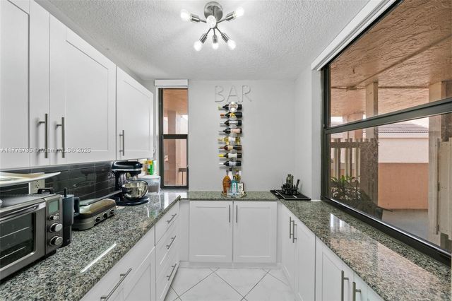 6800 Cypress Rd 513, Plantation, FL 33317