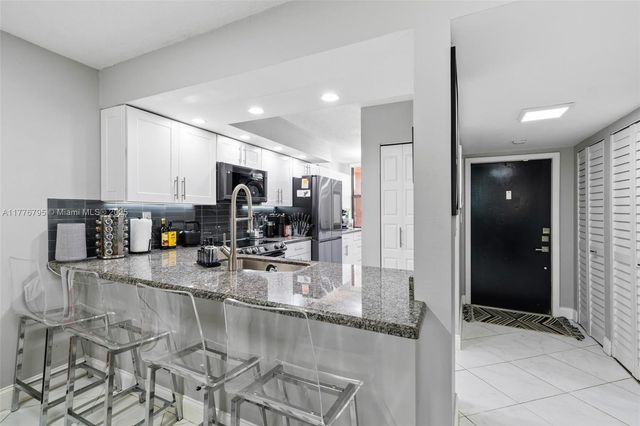 6800 Cypress Rd 513, Plantation, FL 33317