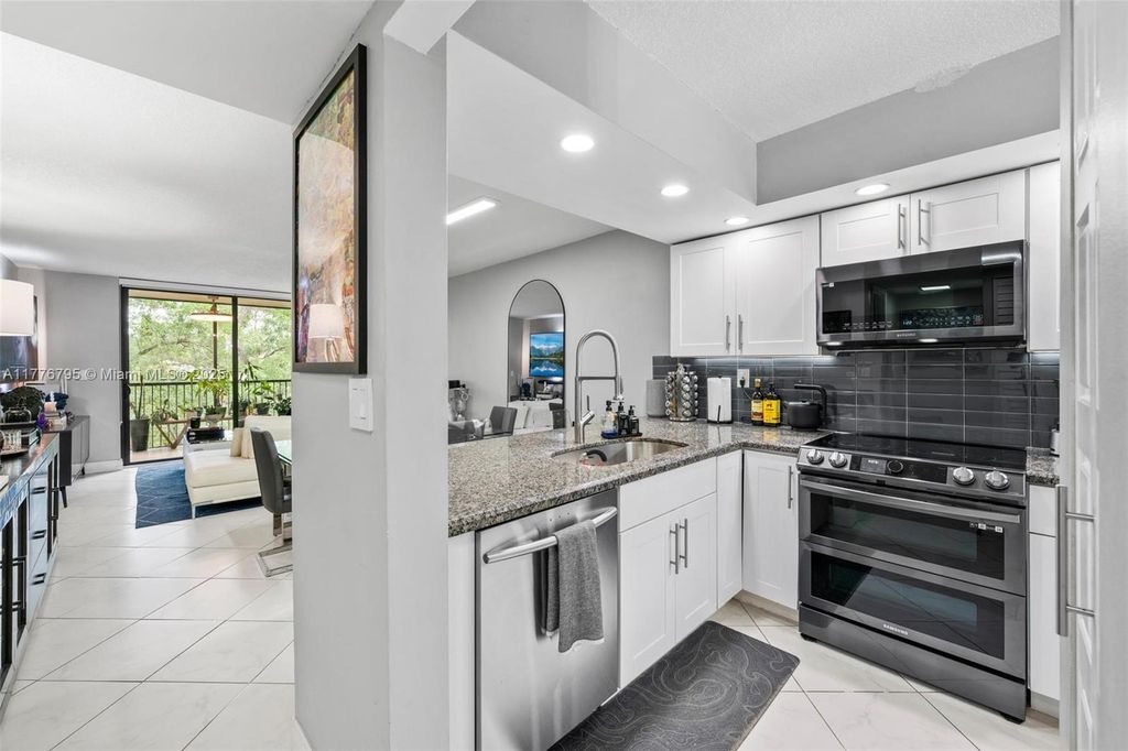6800 Cypress Rd 513, Plantation, FL 33317