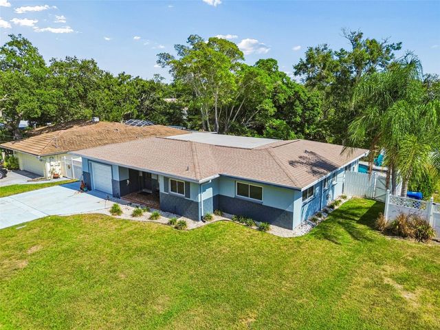 3282 HONEYSUCKLE RD, Largo, FL 33770