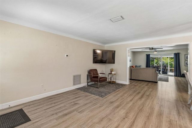 3282 HONEYSUCKLE RD, Largo, FL 33770