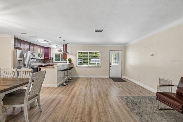3282 HONEYSUCKLE RD, Largo, FL 33770