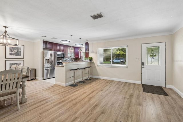 3282 HONEYSUCKLE RD, Largo, FL 33770