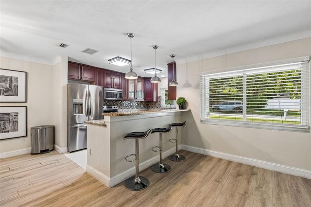 3282 HONEYSUCKLE RD, Largo, FL 33770