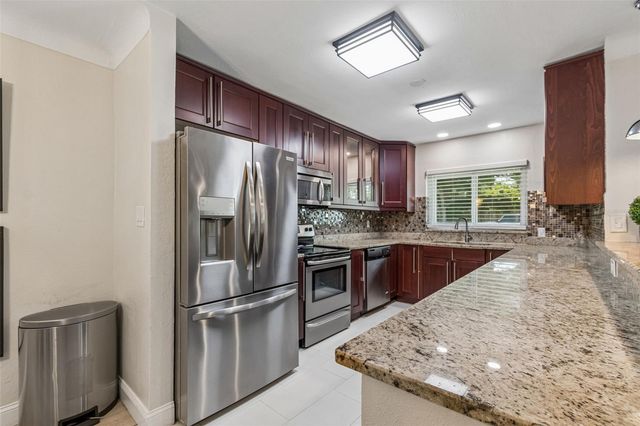 3282 HONEYSUCKLE RD, Largo, FL 33770