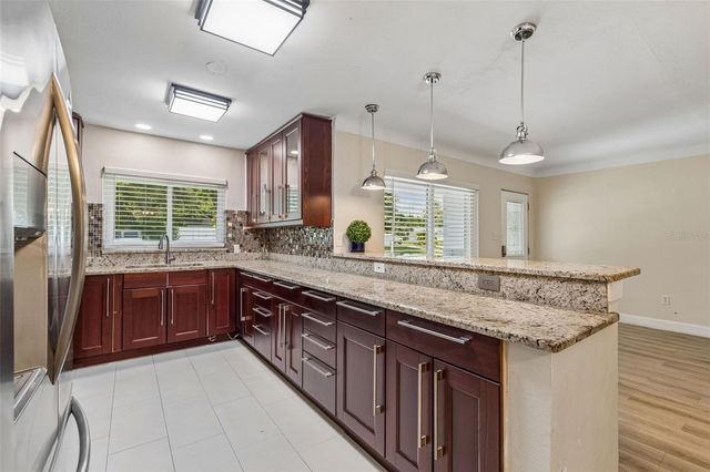 3282 HONEYSUCKLE RD, Largo, FL 33770