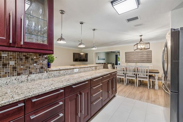 3282 HONEYSUCKLE RD, Largo, FL 33770