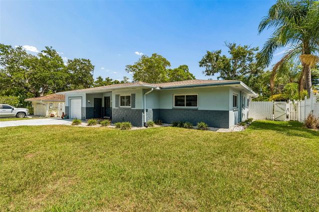 3282 HONEYSUCKLE RD, Largo, FL 33770
