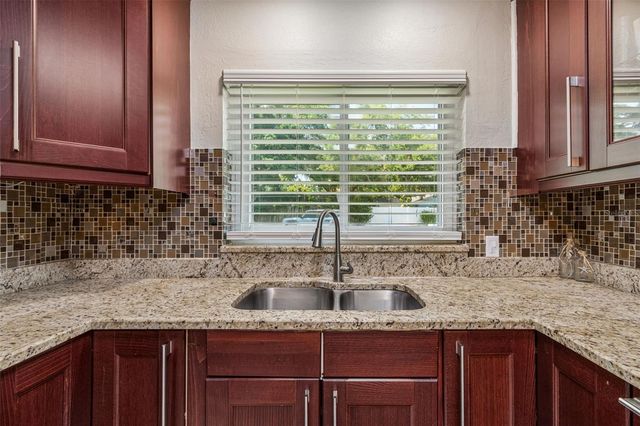 3282 HONEYSUCKLE RD, Largo, FL 33770