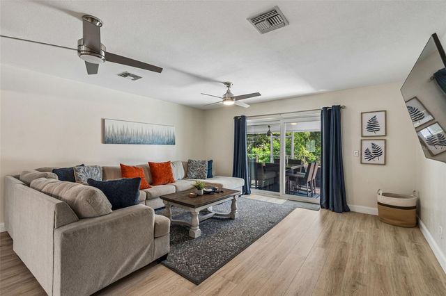 3282 HONEYSUCKLE RD, Largo, FL 33770